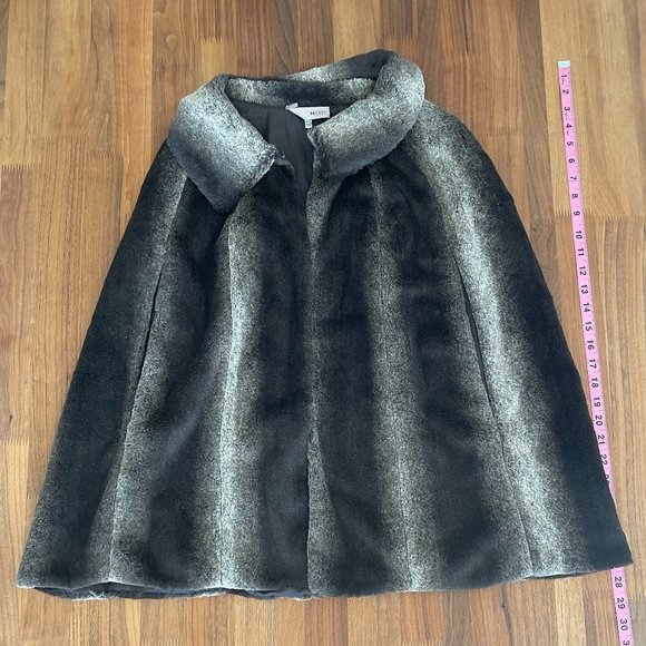 Heed Faux Fur Cape - M - Picture 1 of 5